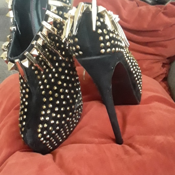 Shoes - Picture 2 of 2